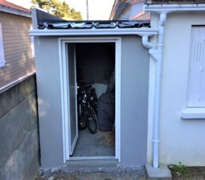 Abri en béton enduit 1 pente